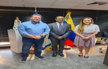 The Ambassador of India, H.E. Mr. P. K. Ashokbabu, met with the Mayor of the Municipality of Chacao, Mr. Gustavo Duque and his wife, Mrs. Vanessa Bachrich. They discussed the possibilities of cultural exchange between the Embassy and the Municipality of Chacao.